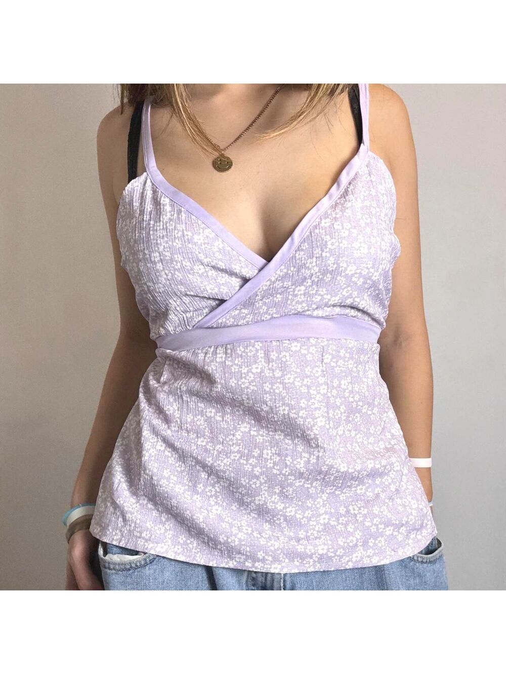 Vintage lilac purple babydoll top with tie back and floral pattern! Size large